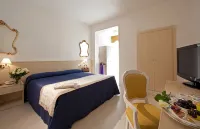Hotel Terme Venezia - balcony