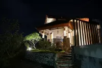 Shanty's House - parking