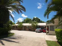 Pacific Paradise Airport Motel - parking