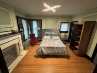 Spacious 5-bedroom Mansion in Downtown Denver area with AC, fitness room, WiFi - Bungalows