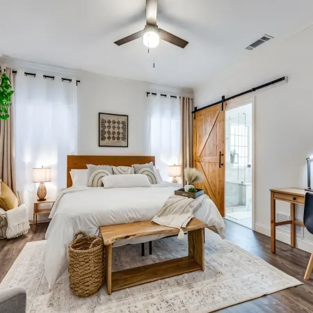 Charming 3-bedroom townhome with WiFi,AC in fabulous Frisco. Home away from home