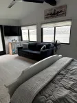 Downtown Beach House -Dog Friendly, Waterfront, License # TR-0561
