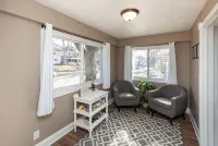 The CORN CRIB: Spa - Game Room - BBQ - Office - DOWNTOWN - Sleeps 14