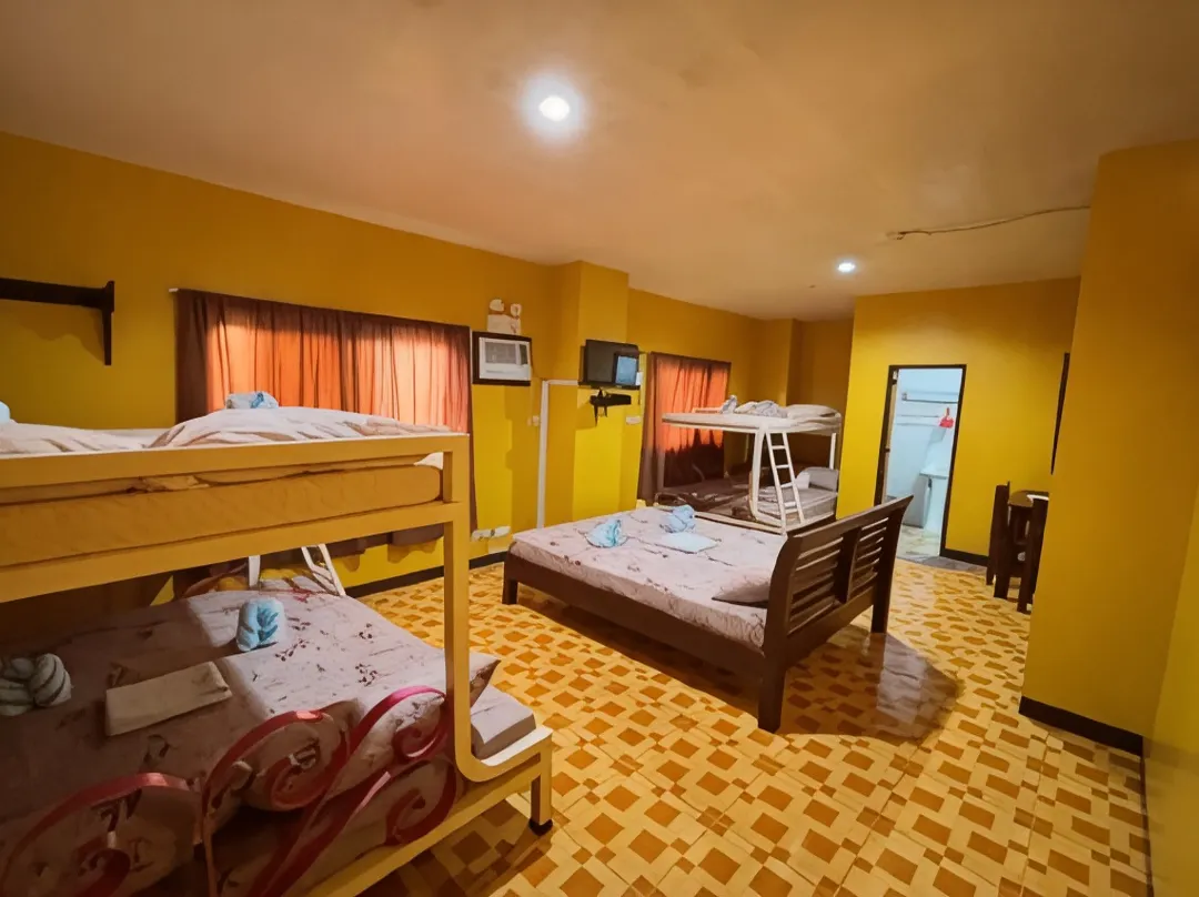 Sea Urchin Hotel Near Hundred Islands - Alaminos