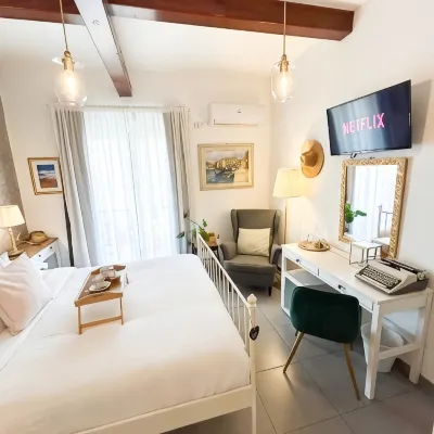 Guest House Camilla Hotels near شاطئ بومباردي