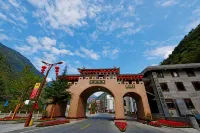 Baoxing Giant Panda Smart Choice Hotel