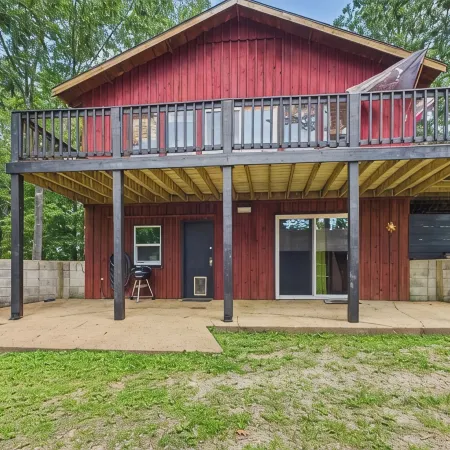 3-bedroom Pet Friendly home on 14 acres with trails and seasonal creeks.