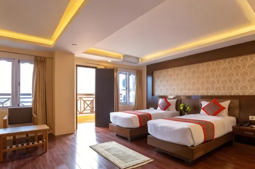 Hotel Yellow Pagoda Pokhara - Infinity Pools
