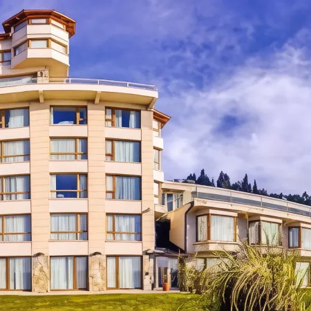 Cacique Inacayal Lake Hotel & Spa