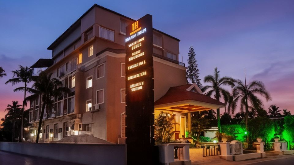 Holiday Hotel