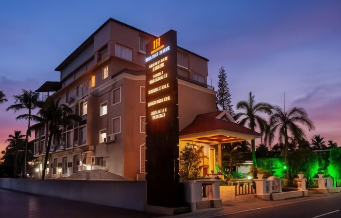 Holiday Hotel