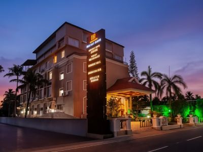 Holiday Hotel