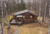 Sleeps 21! Moose Lodge Log Cabin and Chalet & Hot Tub - Chalets