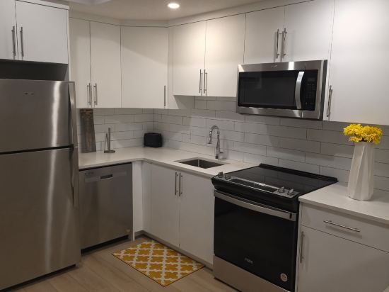 Spacious and Modern 2-Bedroom Apartment in Calgary