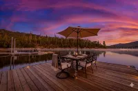 Lakefront Cabin with Private Beach, Redwood Dock, Kayaks & Stargazing Dome - Chalets