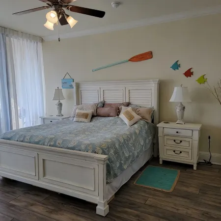 Excellent! 5- Star Beachfront Condo.