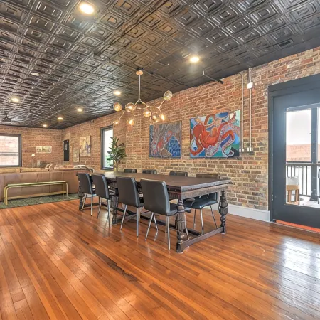 Luxury Penthouse in Downtown Bristol + Cool Patio • Sleeps 10 • Near Casino/Bms