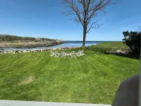 Ocean front, quiet remote area minutes from Downtown York and Ogunquit - 4성급