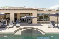 Walk to Festivals From a Modern Dream House Near La Quinta - Villas