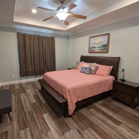Spacious 3 bed 2 bath. Quiet neighborhood, walk to beach, pool table.