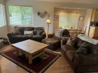 Spacious 3B/2BA house w/ fenced yard+mountain view - Wifi