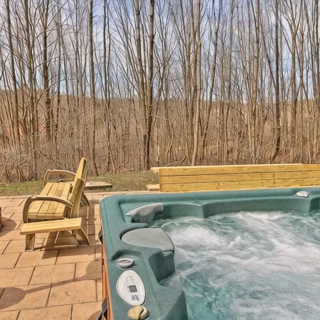 Hidden Gem💎Large Ellicottville Chalet🍁Woods⛷ Hot Tub 🕹️ Arcade Fun 🔥Fire Pit