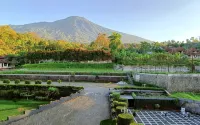 Queen Garden Hotel Managed by Salak Hospitality - bar