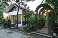 Ndalem Bebekan Guesthouse - Parkplatz