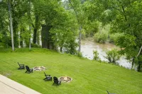 Riverfront Cabin Retreat - Cabin #2 of 5 - Sleeps 4