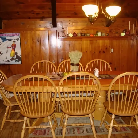 PERFECT LOCATION !!  ONE MILE FROM NORTH CONWAY WITH A SECLUDED FEEL !!