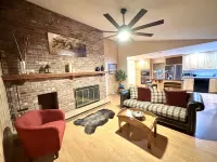 Secluded Serenity Lg 4beds, 2.5 bath near Downtown - 3-Star