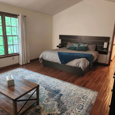 Centrally located retreat in Massanutten Resort. Hot tub and game room!