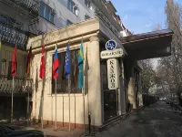 Hotel Kazzhol Almaty - ที่มีสปา