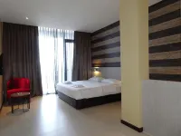 Bayfront Hotel Hotel in zona Centro commerciale Oceanic Mall