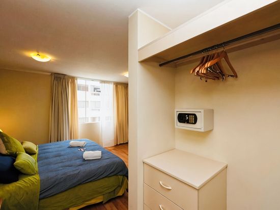 3-Bedroom 4-Bath condo 2 blocks from sea in Miraflores with WiFi and Balcony