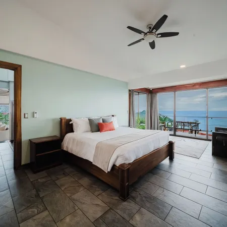 Million dollar Sunset Views and centrally located in Manuel Antonio