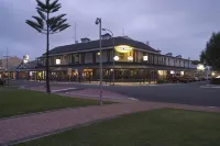 Grand Tasman Hotel - bar