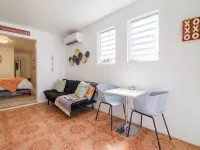 Quiet cozy 1 bedroom 1 bathroom just 2 blocks from beautiful beaches! Hotels in Arecibo