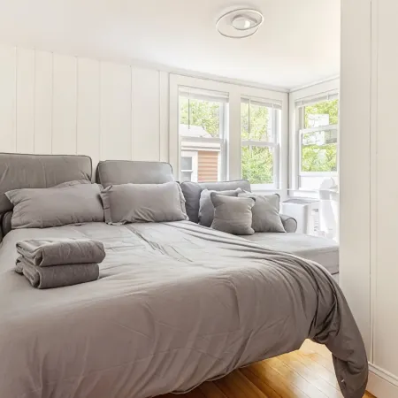 Waterfront Mashpee 5Bed/3Bath house with AC and WiFi w/ Private Beach Отели в г. Машпи