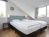 Child Friendly, 5 bedrooms, 2 bathrooms, 3 Toillets, Sauna, large garden Hotels in De Cocksdorp