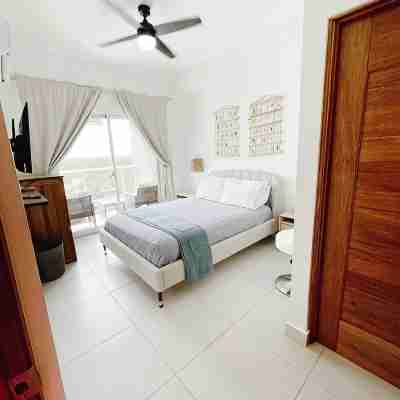 Stylish & Cozy 1 bed at 1 Min Walk to the Beach with Pool-Gym -Condo Apartment Rooms