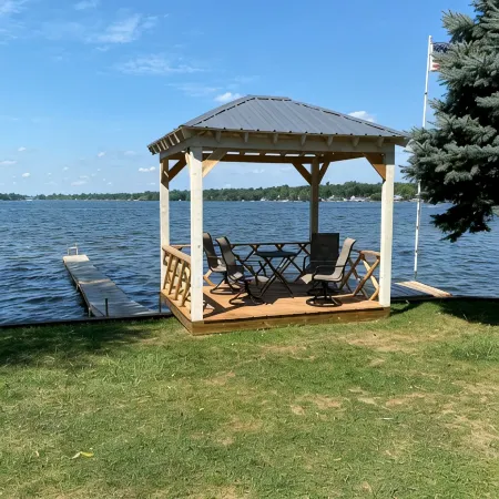 Gorgeous Water Front Retreat On Chain Of Lakes With Private Boat Launch!