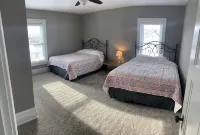 Clean Modern Victorian Stay