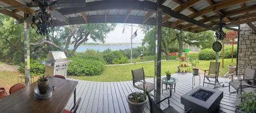 Lakefront Granbury Home, Sleeps 16, Hot Tub, Dock w/Lift, Jet Ski, & Fishing - 4-Sterne