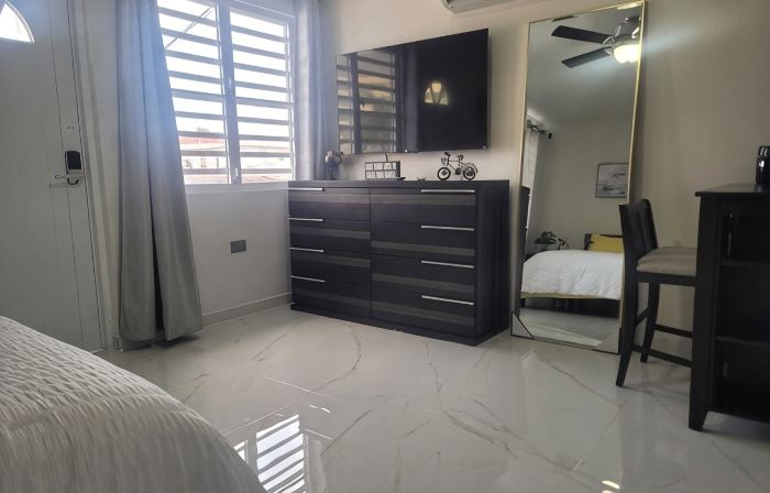 Vadis's Lux Studio in beautiful Mayagüez with WiFi, AC, laundry