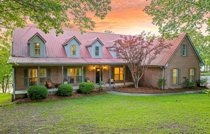 Sleeps 20! Luxe Family Lakehouse! No Steps to Water! EZ Access, Slide, Fast Wifi