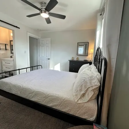 The View on 87th Osoyoos 2 bedroom, 1.5 bath, covered patio view vacation home. Hotels in Osoyoos