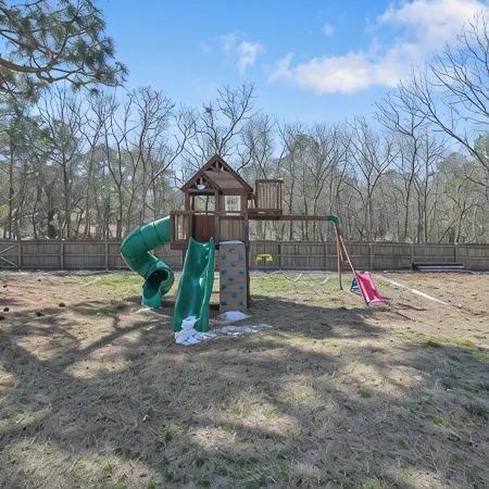 Spacious Family Gem in Sanford with playground and WiFi. Enjoy your stay!