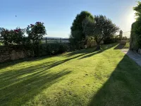 Les Corts de Cal Farrés, rural house 1 h. from BCN: swimming pool, bbq, garden - Homestays