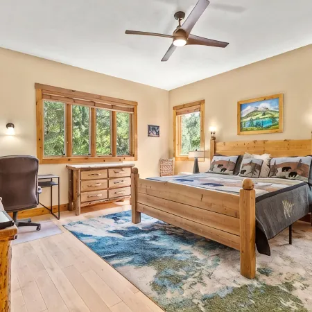 Streamside Retreat w/Creek and Mountain Views-Private Hot Tub overlooking creek